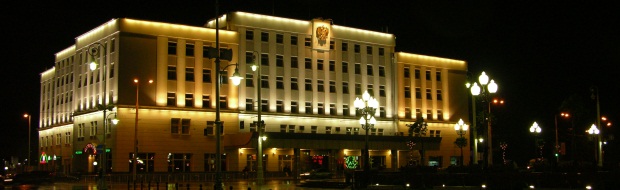 освещение фасада административного здания