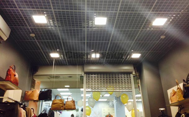 Пример использования светильника PRESTO LED в магазине сумок и аксессуаров